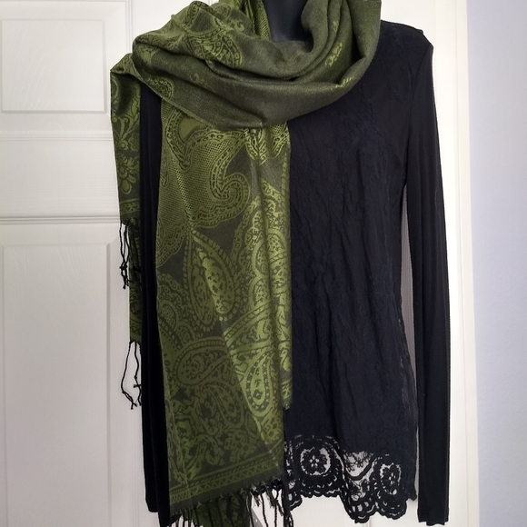 Victoria Harbour Accessories - NWT Victoria Harbour Fringed Scarf/Wrap